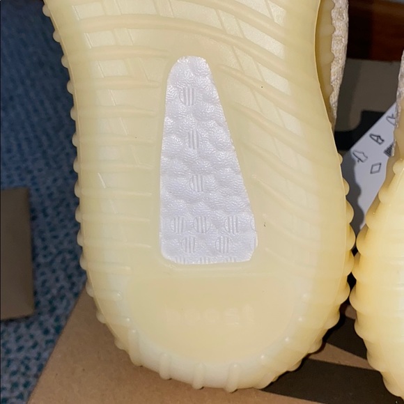 Yeezy Boost 350 V2 - Picture 6 of 12